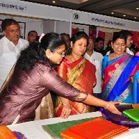నూతన డిజైన్లతో సరికొత్త చేనేత వస్త్రాలు: పుష్ప శ్రీవాణి