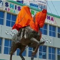 Group clash in Telangana town over Shivaji statue