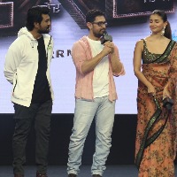 Aamir Khan learns how to dance to 'Naatu Naatu' from Jr NTR, Ram Charan