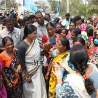 TRS Ward member Halchal with knife in sharmila Padayatra