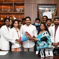 Jagan assures all help to Ukraine returnee students