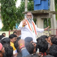 Infighting in T'gana Cong intensifies as dissidents head to Delhi