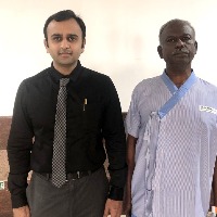 Mumbai docs remove cucumber-sized stones from a man's knee!