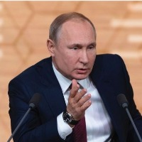 Putin, Macron discuss Ukraine issue over phone