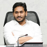 'Cheap liquor' kicks up war of words between YSRCP, TDP