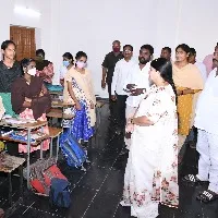 డివిజన్ పరిధిలో చిన్న చిన్న సమస్యలను సత్వరమే పరిష్కరించాలి: విజయవాడ మేయర్