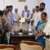 ysrcp mps met union minister purushottam rupala