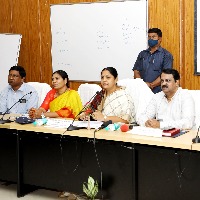 మహిళలు అన్ని రంగాల్లో ప్రతిభ కనబరుస్తూ పురుషులతో సమానంగా ముందుకు వెళ్తున్నారు: సునీతా లక్ష్మారెడ్డి