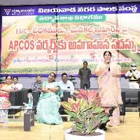 నగరాన్ని పరిశుభ్రంగా ఉంచుటలో కార్మికుల కృషి ప్రశంసనీయం: విజ‌య‌వాడ‌ మేయర్