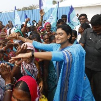 Sharmila fires on KCR