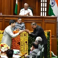 aap leader gets a gift from bjp leader