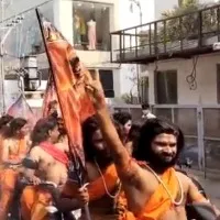 100 fans come to hyderabad charan alluri attire