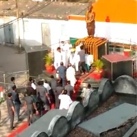 Nitish 'punched' by youth at public meet in Patna's outskirts