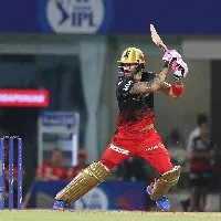 Duplessis and Dinesh Karthik hammers Punjab bowlers