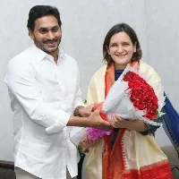 nobel laureate esther duflo meets ap cm ys jagan