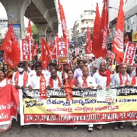 Strike continues in Singareni, Visakhapatnam Steel Plant for second day