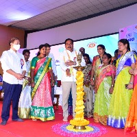 దేశానికి మన స్త్రీనిధి ఆదర్శం: మంత్రి ఎర్ర‌బెల్లి