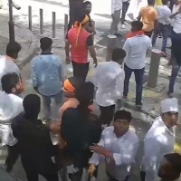 Eight arrested over vandalism outside Kejriwal's house