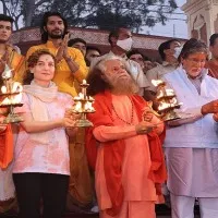Amitabh Bachchan visits Rishikesh performs puja and aarti at ghat