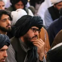 male govt workers in Afghanistan canot come to office without beards