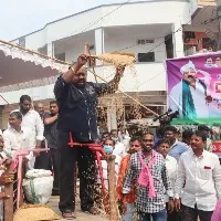Gangula Kamalakar protests against Center