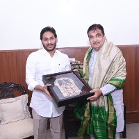 Andhra CM seeks Centre's support for Vizag-Bhogapuram beach corridor