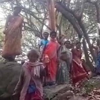 Andhra women farmers stage protest with noose around their neck
