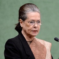 Congress to call party's Maharashtra Ministers after MLAs complaint