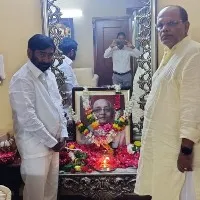 సీఎస్ సోమేశ్ కుమార్ ను పరామర్శించిన మంత్రి జగదీశ్ రెడ్డి, జూలూరి గౌరీశంకర్