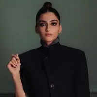 Burglars robbed Sonam Kapoor house in Delhi