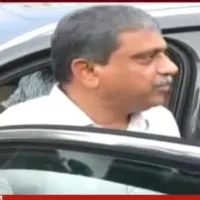 Sajjala goes to Balineni residence in Vijayawada