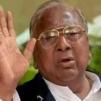 Congress leader V Hanumantharao supports woman cricketer Bhogi Shravani