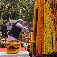 PM Modi pays tribute to Mahatma Phule on his birth anniversary