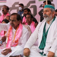 KCR sets 24-hr deadline before Centre over paddy procurement