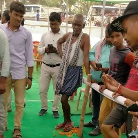 Narrow escape for Nitish as explosion rocks Jan Samvad programme