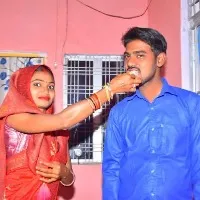 Woman kills Self for not giving rs 5000 her husband jumps into her pyre