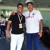 When Ravishastri lost control on Dhoni