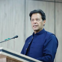 Imran Khan in controversy over selling 'gifted necklace'