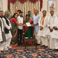 Cong seeks Guv’s intervention against CM KCR’s erratic governance