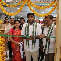 ఆధునిక హంగులతో గన్నవరం అంతర్జాతీయ విమానాశ్రయంలో ఆప్కో షోరూమ్ ప్రారంభం