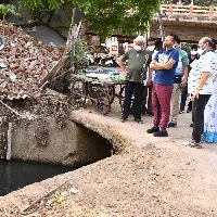 యుద్ధప్రాతిపదికన సిల్ట్ తొలగింపు పనులు చేపట్టాలి: వీఎంసీ కమిషనర్