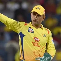 MS Dhonis last minute field change scripts Virat Kohlis downfall in CSK vs RCB match