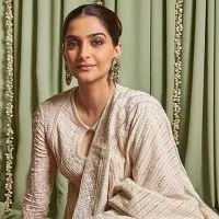 Nurse Loots Money In Sonam Kapoor Home