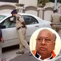 stone attack on telangana Congress leader VH
