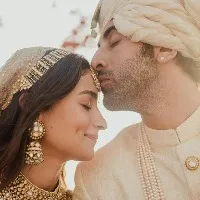Ranbir-Alia wedding: Mom Neetu, sister Riddhima welcome 'bahu' home