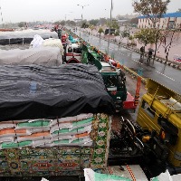 Paddy trucks from Andhra denied entry into Telangana