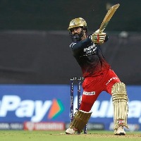 Dinesh Karthik's class act has Sachin Tendulkar appreciating the valiant effort