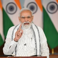Country is writing new stories of cleanliness today: PM Modi