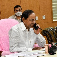 CM KCR talks to Chirumarthi Lingaiah