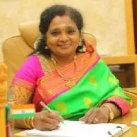 tamilisai harsh comments on kcr